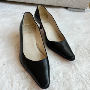 Christian Louboutin klackskor  - Christian Louboutin klackskor storlek 36 jättefint skick!🤩