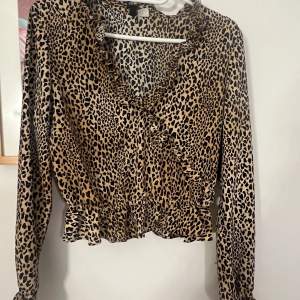 En jätte fin leopard blus!! Skriv för frågor eller bild🥰🥰