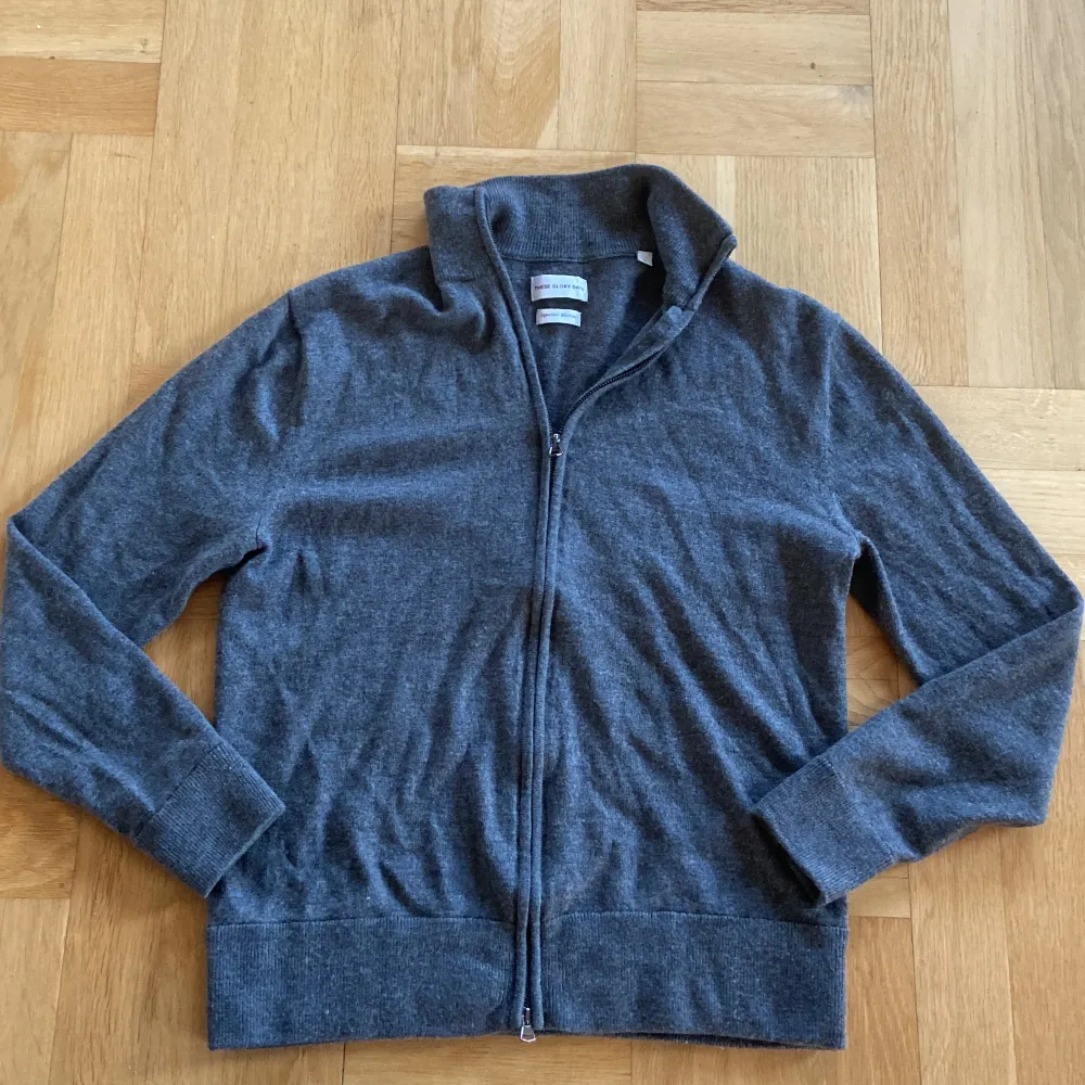 Tja, säljer denna tvär schysta full zip tröjan | Märke: These Glory days | Storlek: M | Skick 9/10 | Material: 100% merino ull | För funderingar är det bara att skriva | Pris är diskuterbart |. Tröjor & Koftor.