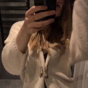 Beige kofta💕 - Beige kofta från Lindex 💕, använd några gånger men har inga defekter 💕i storlek M/L