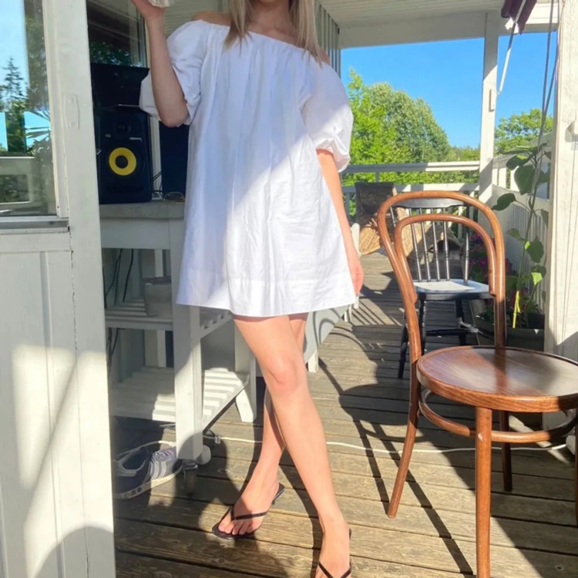 Vit offshoulder kortklänning - 1