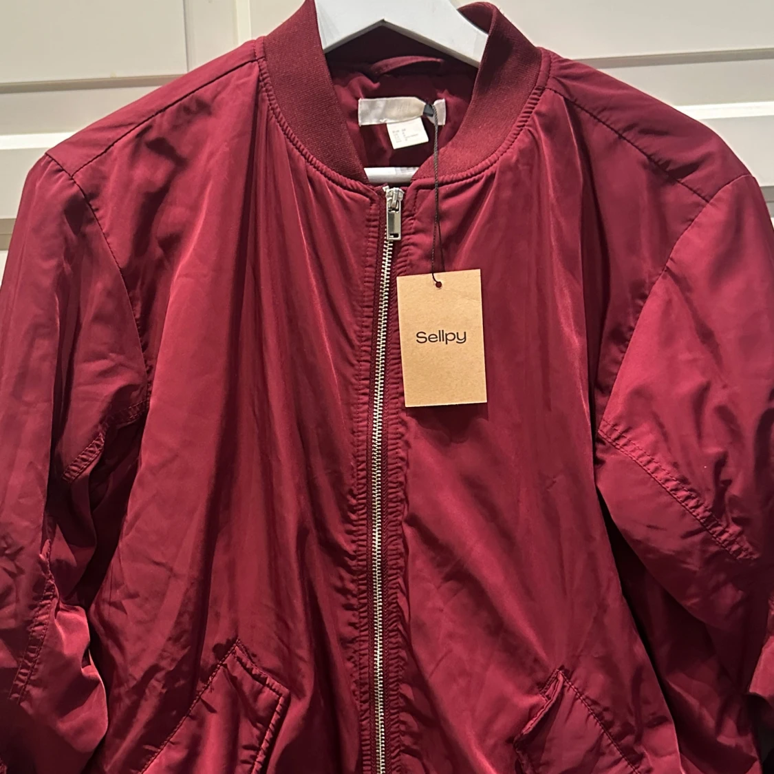 Röd bomberjacka från H&M, strl 38 - 1