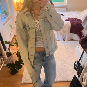 Jeansjacka - Såå snygg jeansjacka från Zara💕💕