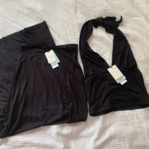 Halterneck topp och kjol - Svart halterneck topp och kjol från Ginatricot i mjukt och stretchigt material (soft touch kollektionen) storlek kjol: XS storlek topp: S