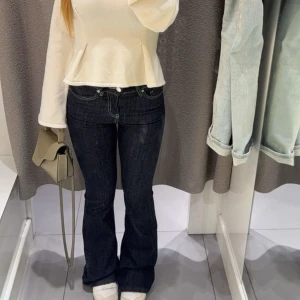 Flare jeans ginatricot - Jättefina men bara använt dem 2 gånger. Storlek 32/xs