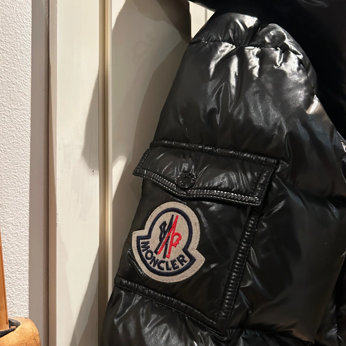 Svart Moncler pufferjacka med huva - 3