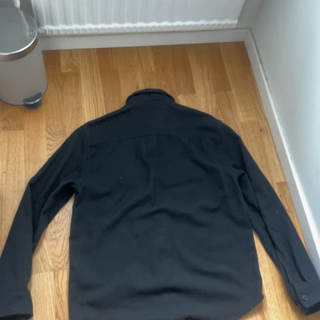 Svart overshirt från H&M - 1
