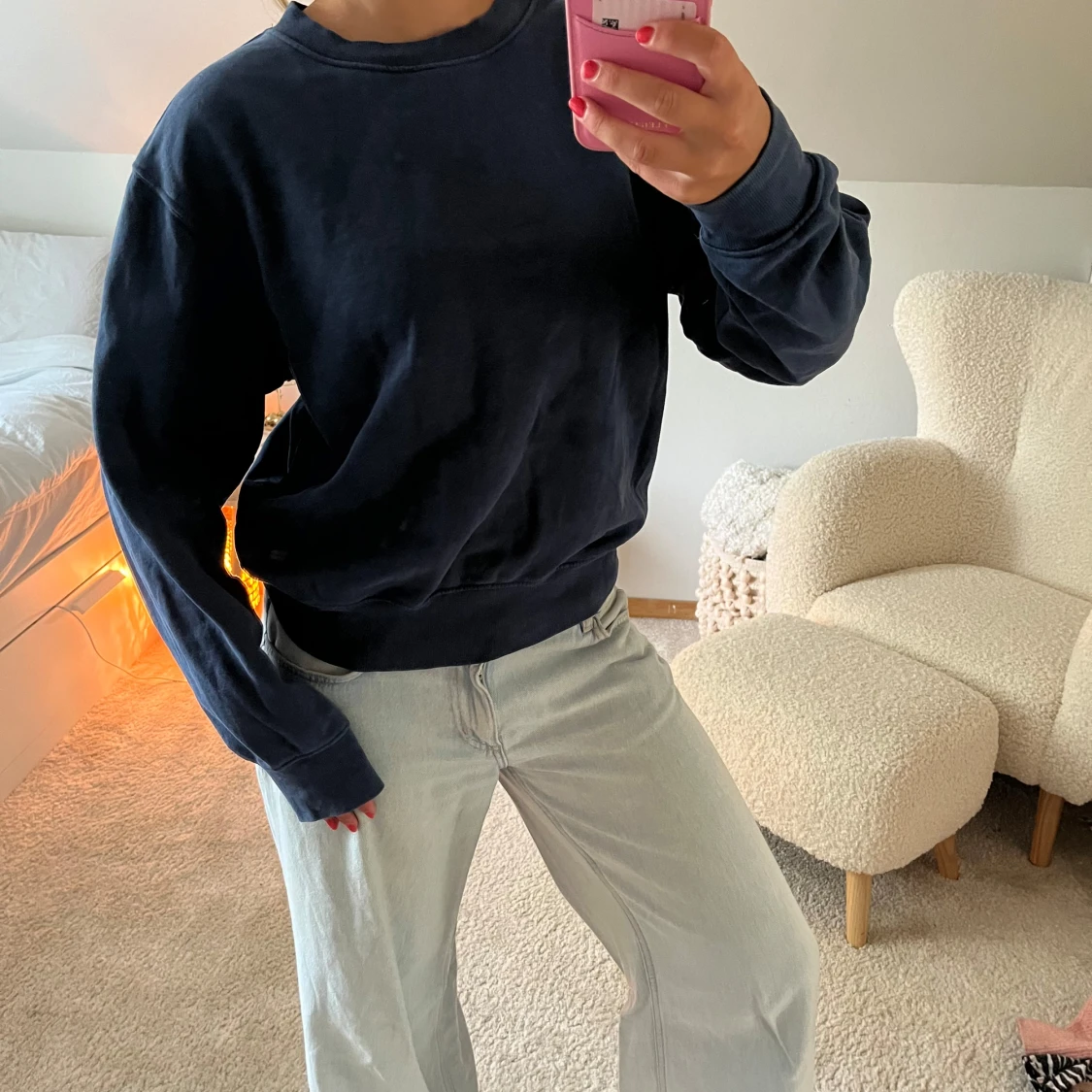 Mörkblå sweatshirt från Weekday - 1