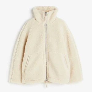 Teddyjacka HM - Teddyjacka från HM, i bra skick. Storlek S💕