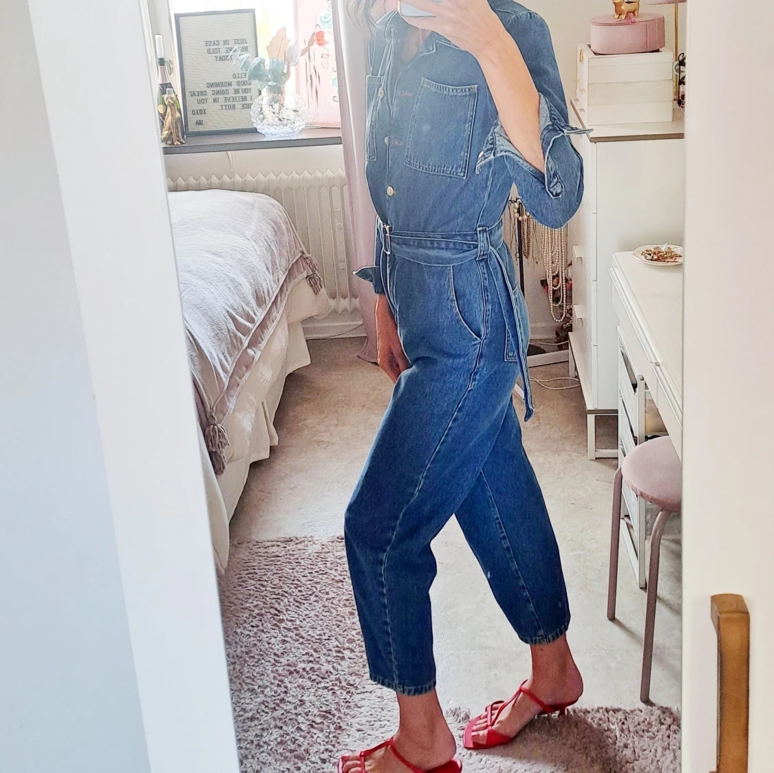 Blå jeans jumpsuit med bälte - 1