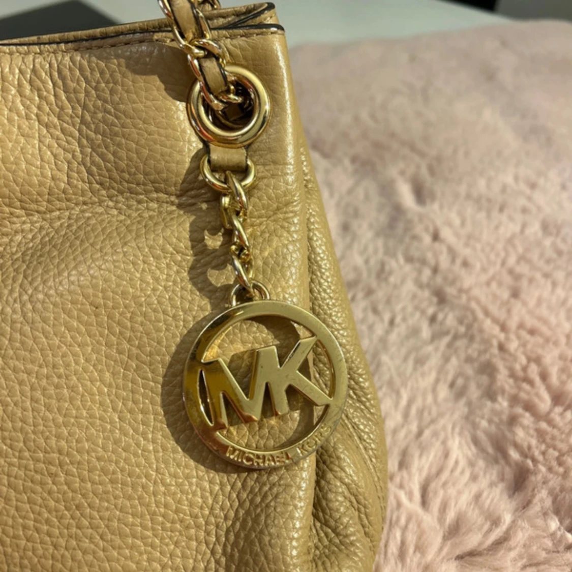 Beige axelväska från Michael Kors - 1