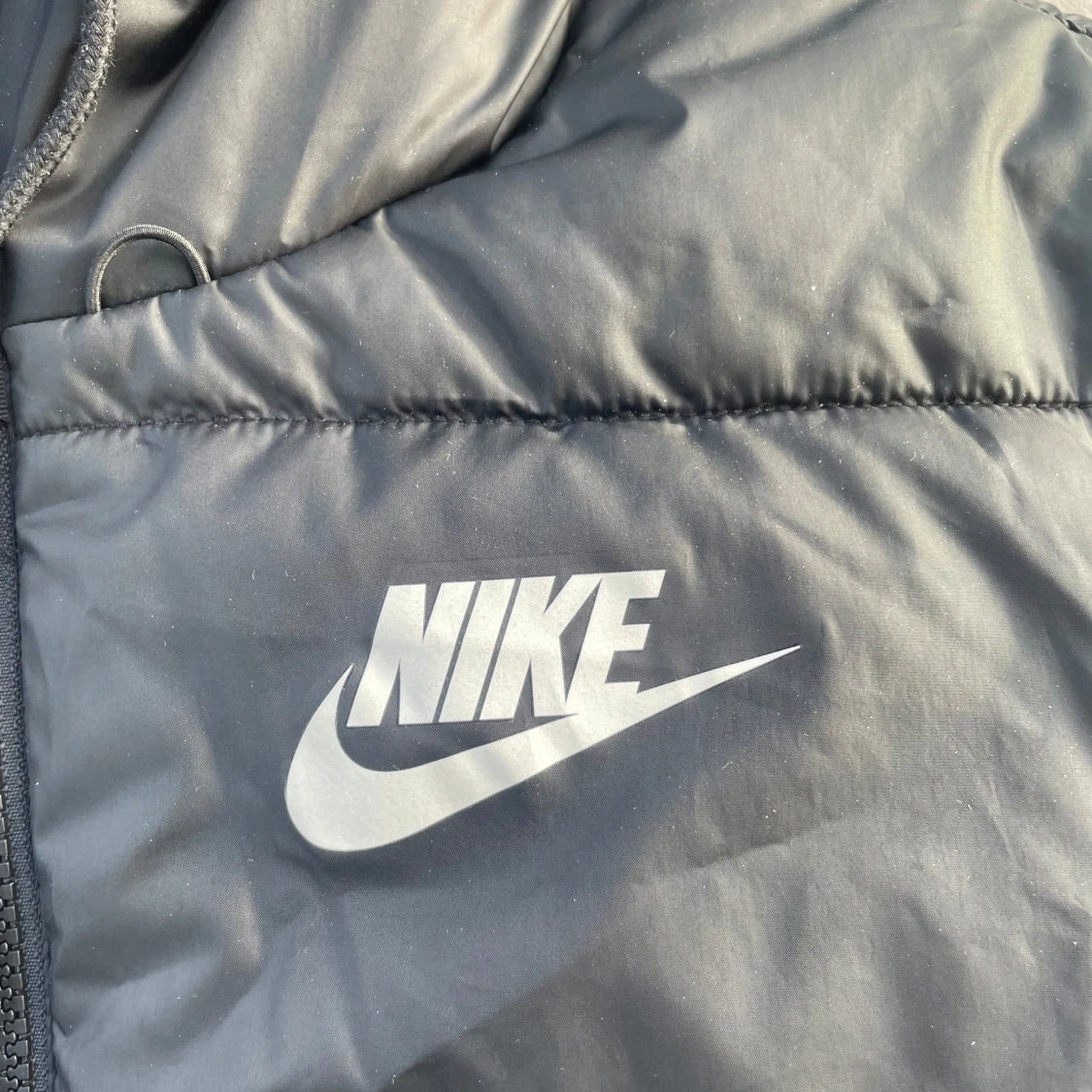 Svart pufferjacka från Nike Therma-Fit - 1