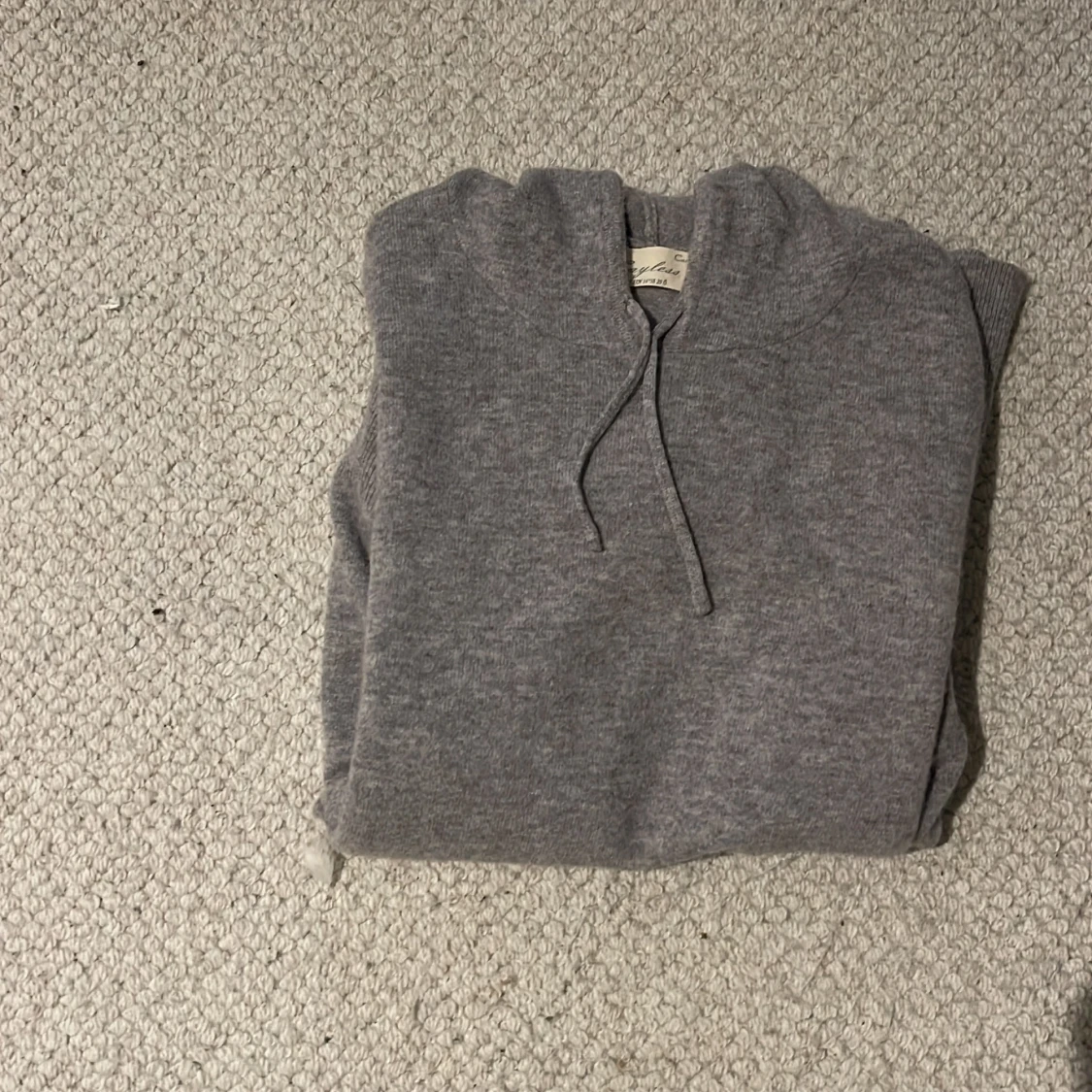 Grå kashmirhoodie från Sayless strl s