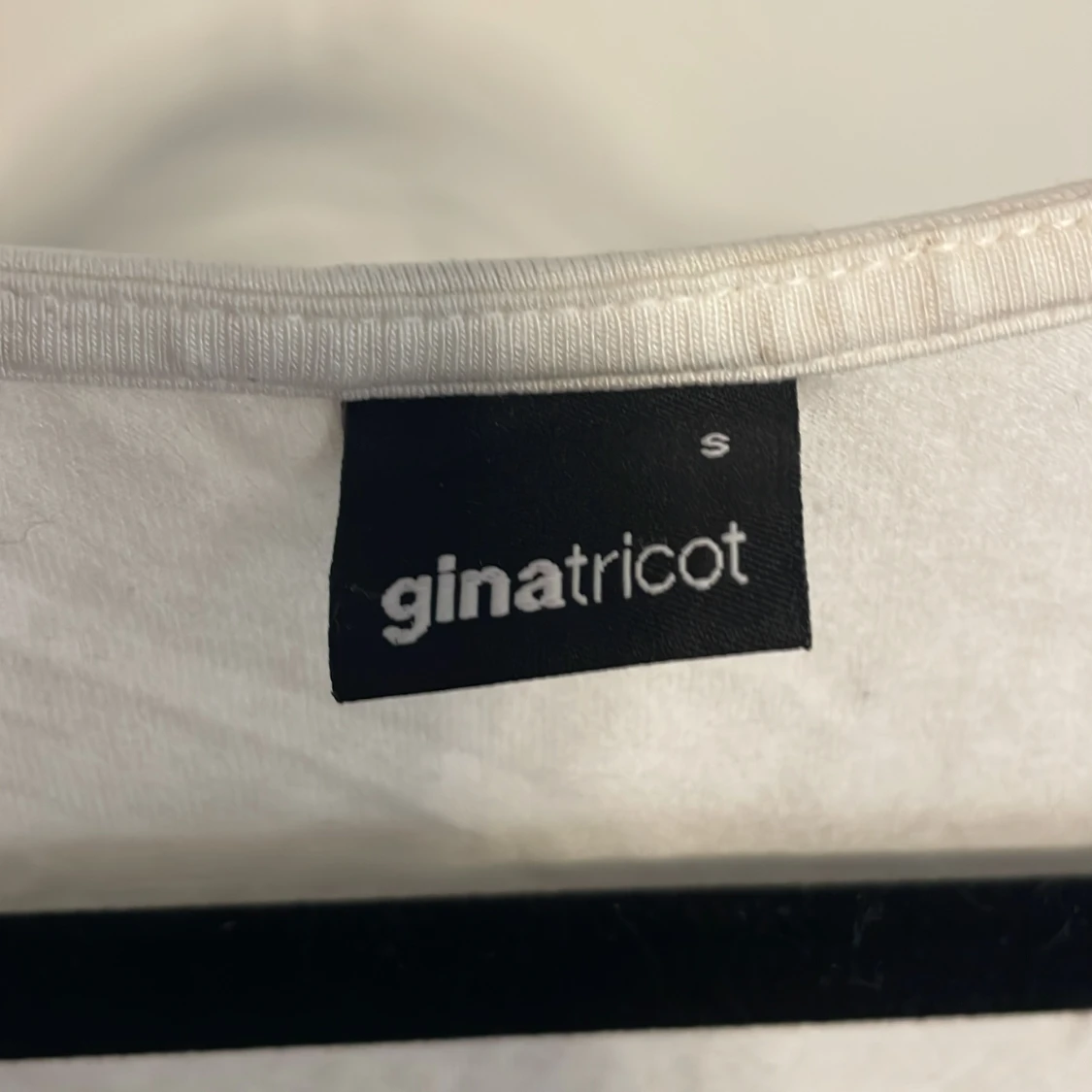 Vit ärmlös topp från Gina Tricot - 2