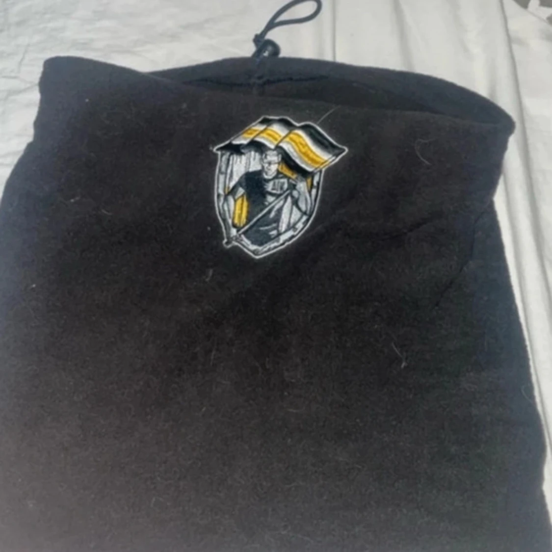 Svart fleece mössa med AIK-märke