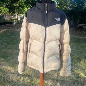 North face jacka  - North Face puffer jacket som är sparsamt använd och perfekt inför vintern 
