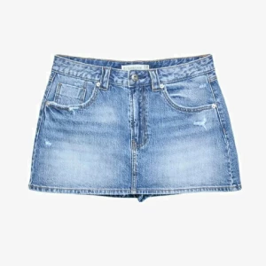 Blå jeanskjol från Stradivarius - Jeanskjol från stradivarious använd en gång