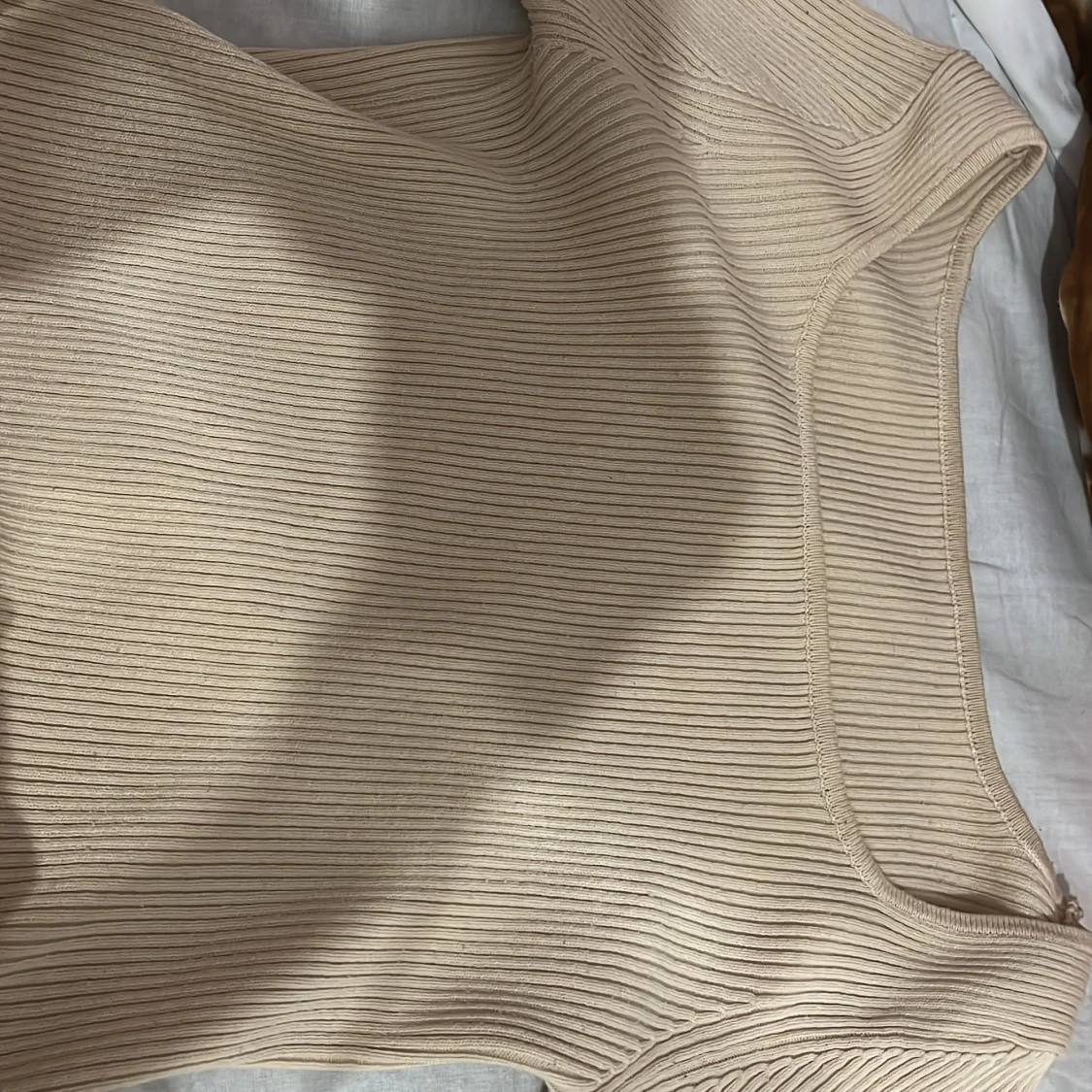 Beige ribbad topp 