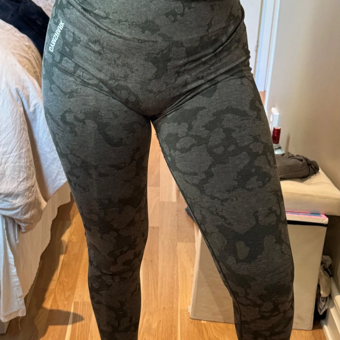 Grå gröna camo tränings thighs från Gymshark
