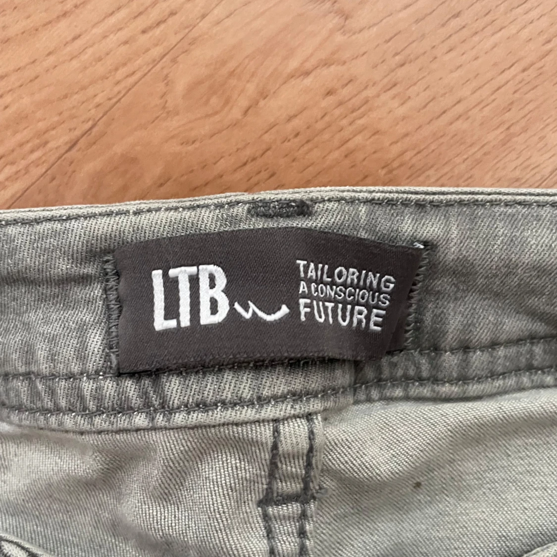 Gråa jeansbyxor från LTB Valerie - 3