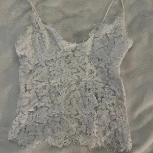 Spetstopp - Spetstopp från Pieces i storlek xs, tyvärr för liten på mig så har inga bilder med den på. 💕