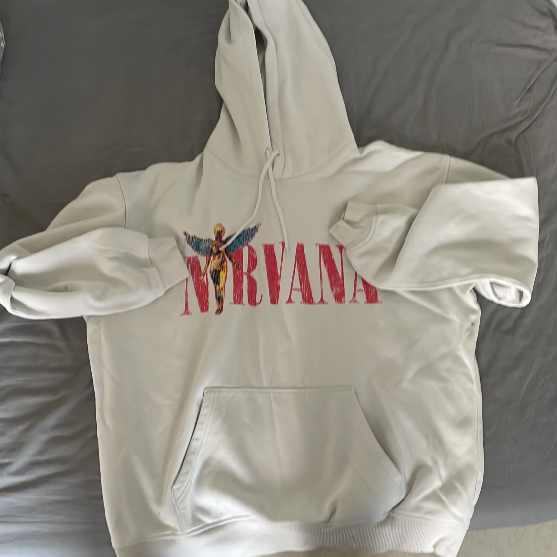 Vit Nirvana hoodie med tryck - 1