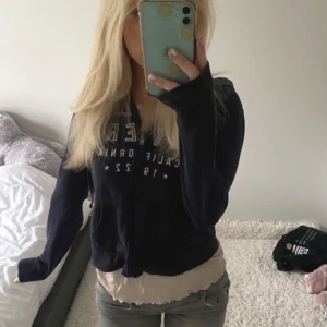 Zip up hoodie - Gammal från hollister💕