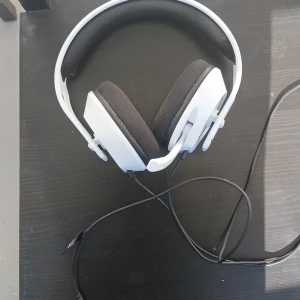 Gaming Hörlurar - Dom här hörlurarna har jätte bra kvalitet.
