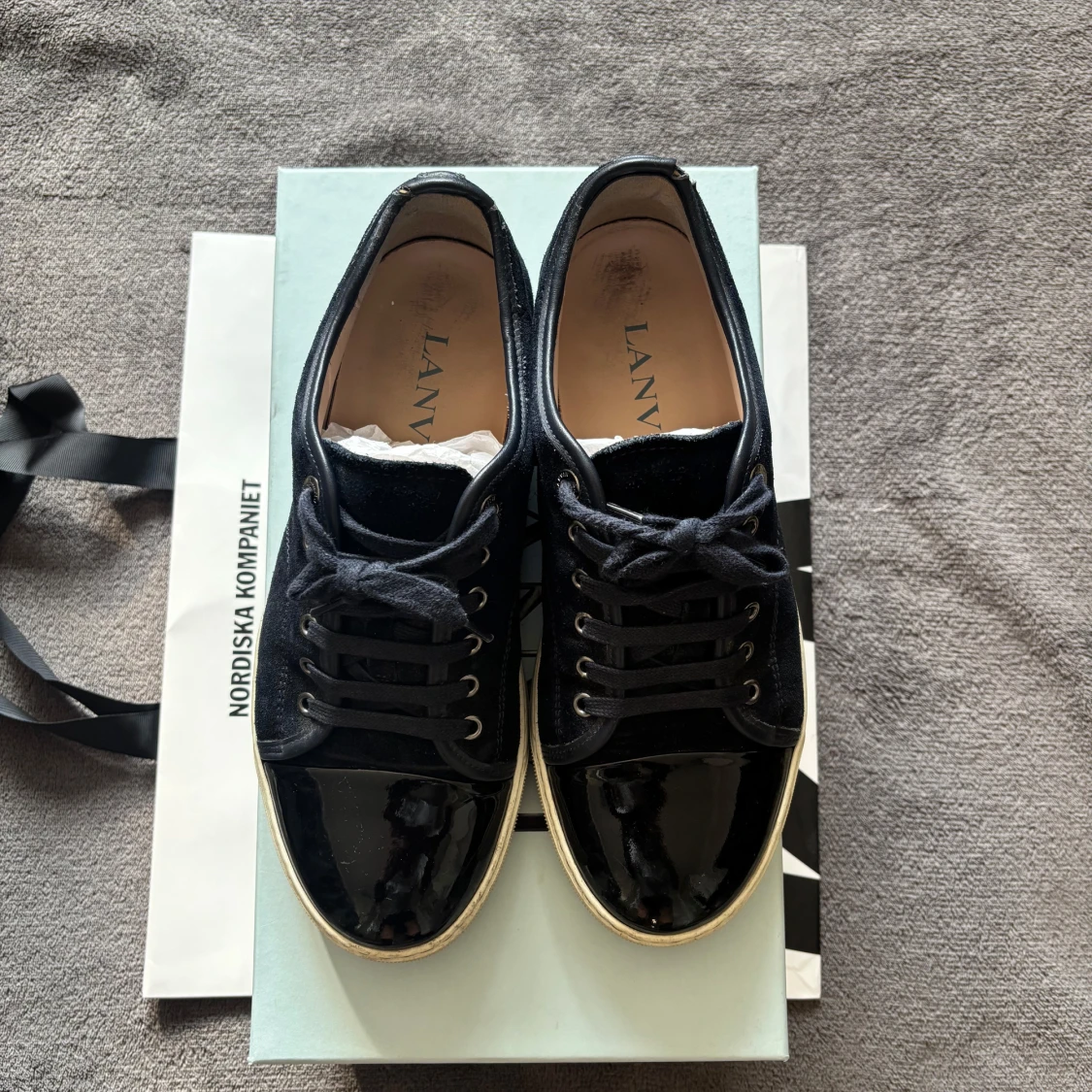 Svarta sneakers från Lanvin i mocka - 3