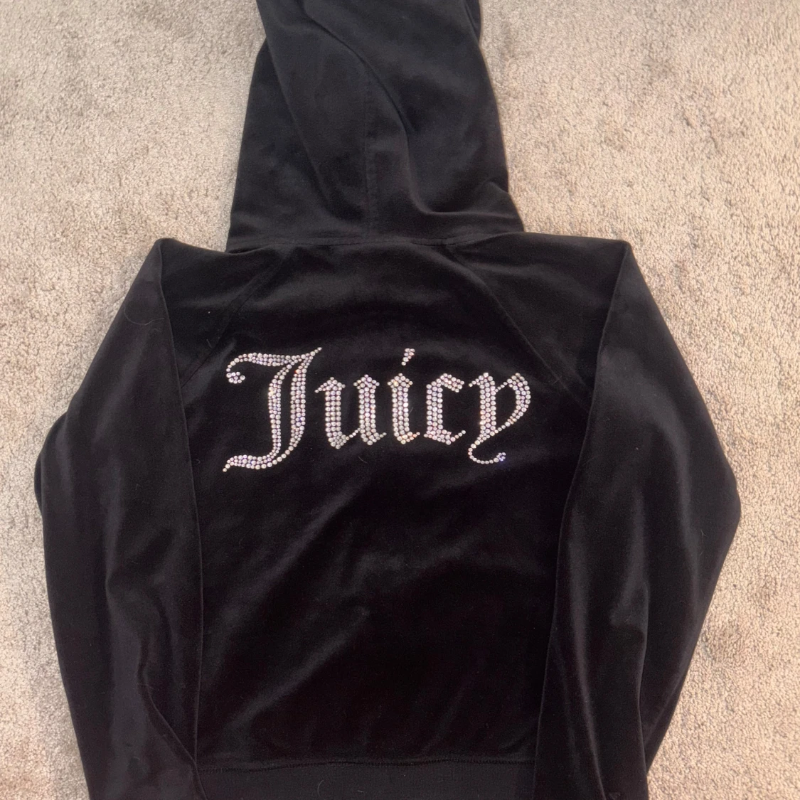Svart velour hoodie från Juicy Couture - 1