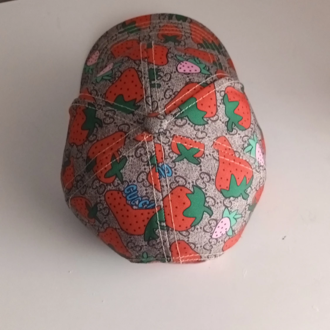 Gucci keps med jordgubbsmönster - 1