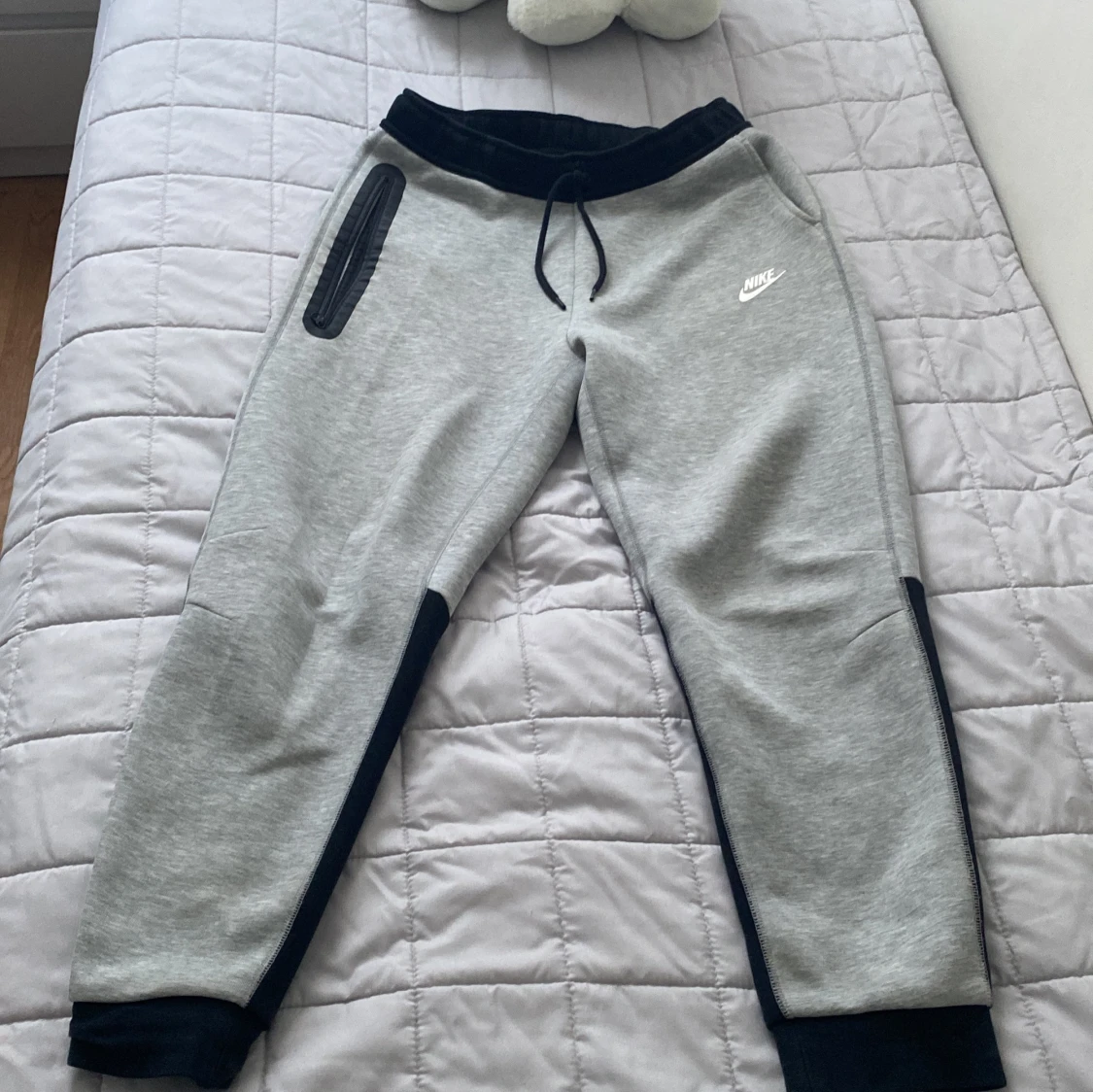 Nike grå mjukisbyxor XL