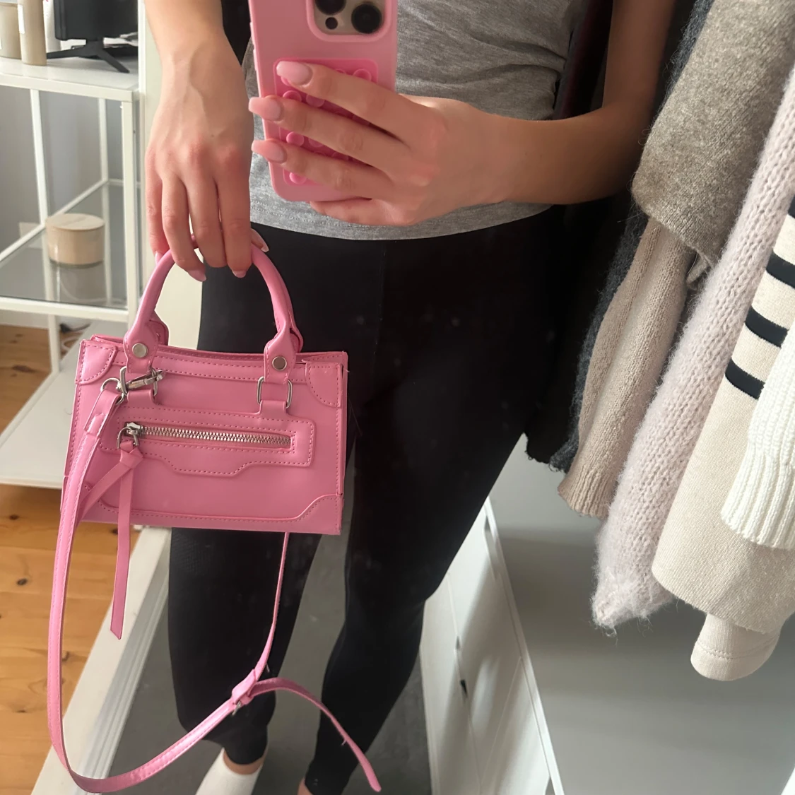 Mini rosa axelväska med dragkedja - 3