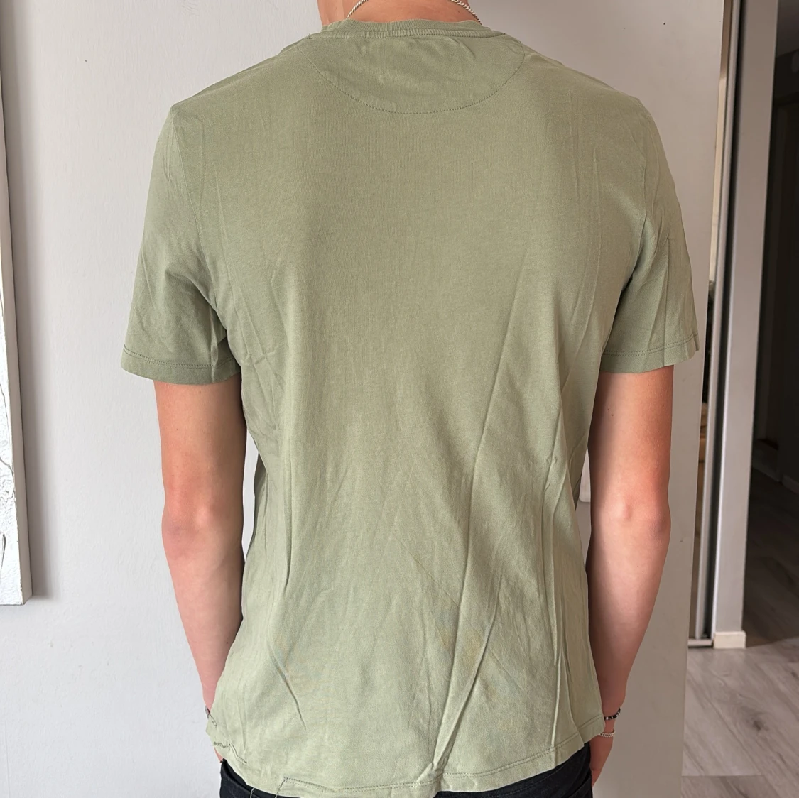 Olivgrön t-shirt från Lyle & Scott - 1