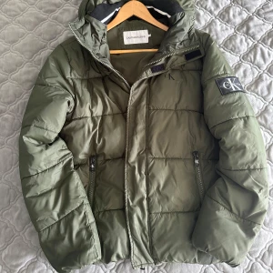 Calvin Klein Jacka - Bara att fråga vid någon fundering, Säljer billigt då jag rensar mina kläder!