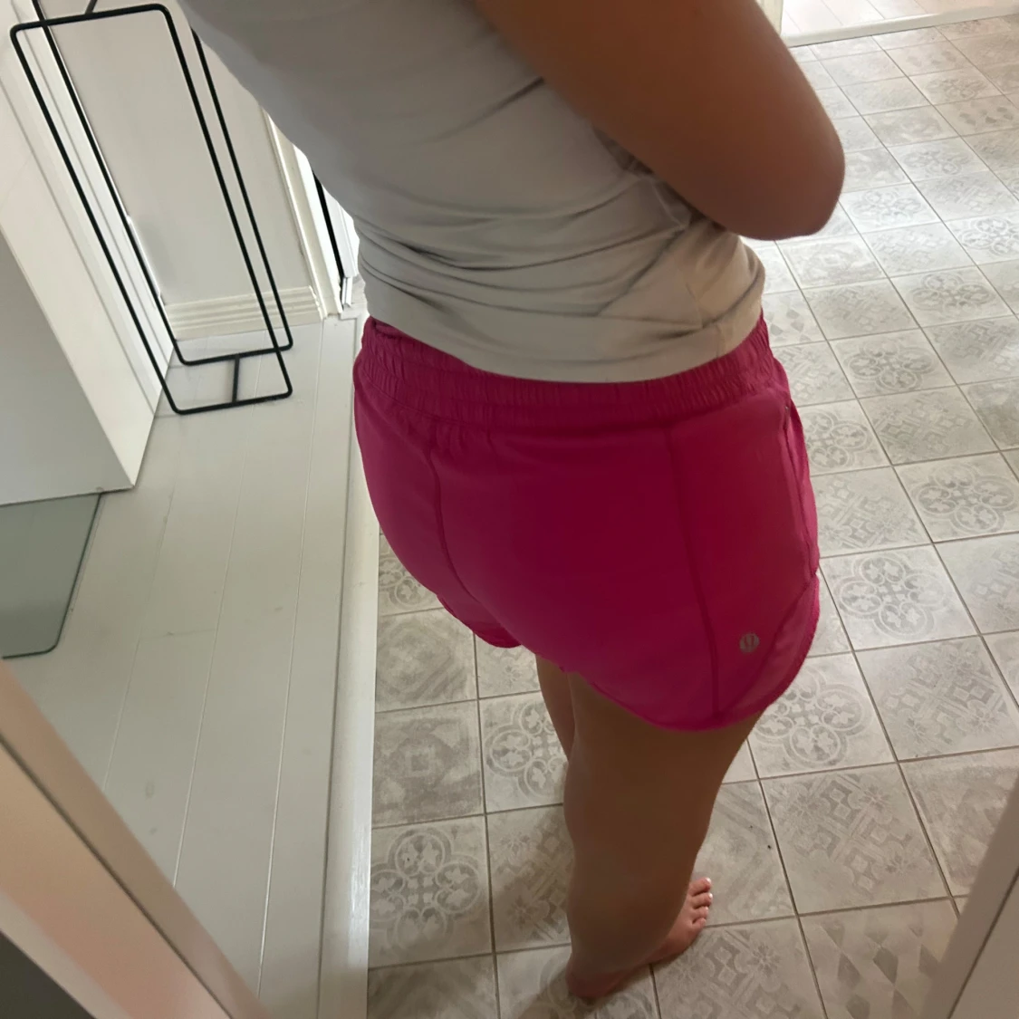 Rosa träningsshorts från Lululemon - 1