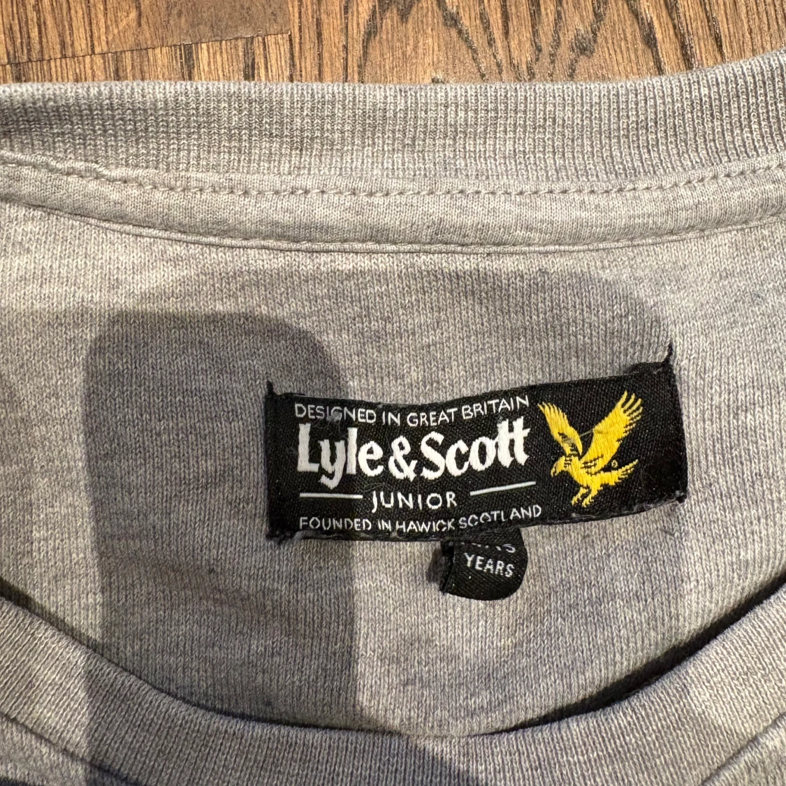 Grå sweatshirt från Lyle & Scott - 2