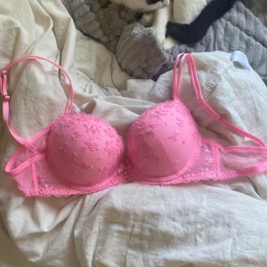 Ny Rosa bh från New yorker  - Helt ny supersöt rosa bh från New Yorker, köpte fel storlek så bara testad 1 gång🩷 