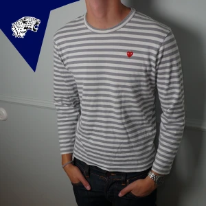 CDG TRÖJA - Riktigt fet randig CDG tröja | Skick: 8.5/10 | Strl: Passar XS | Modellen är 180 cm | Hör av dig om du undrar någonting!