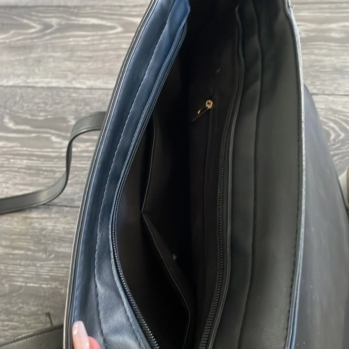 Svart handväska från Art Street London - 2