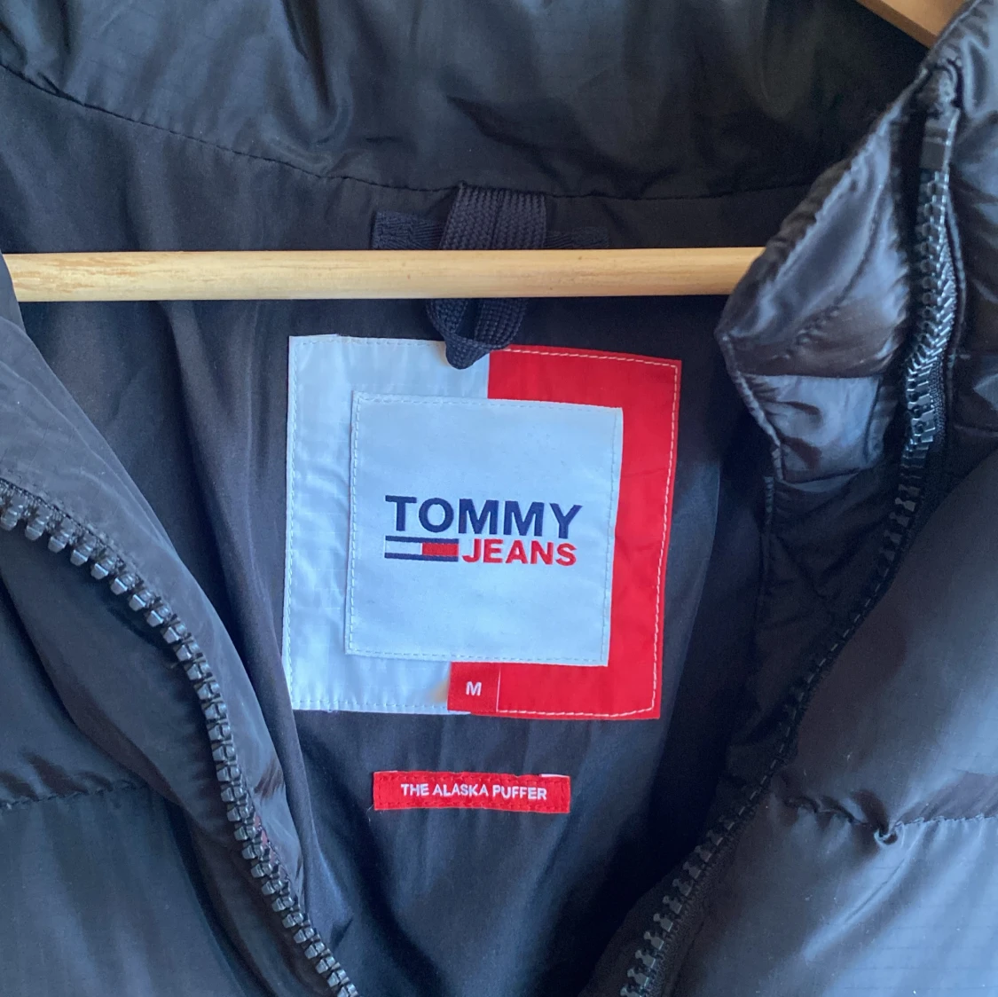 Svart pufferjacka Tommy Jeans M - 2