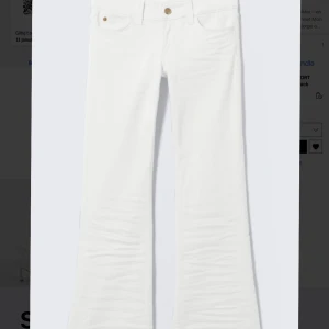 Vita cheap Monday jeans - Slutsålda på hemsidan, aldrig använda! Stl 26/30🫰🏻