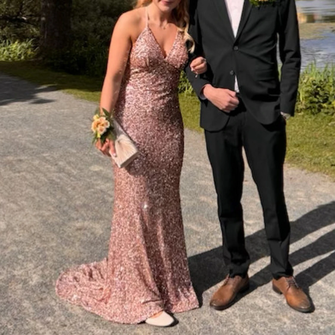 Champagnefärgad glittrig balklänning  - 1