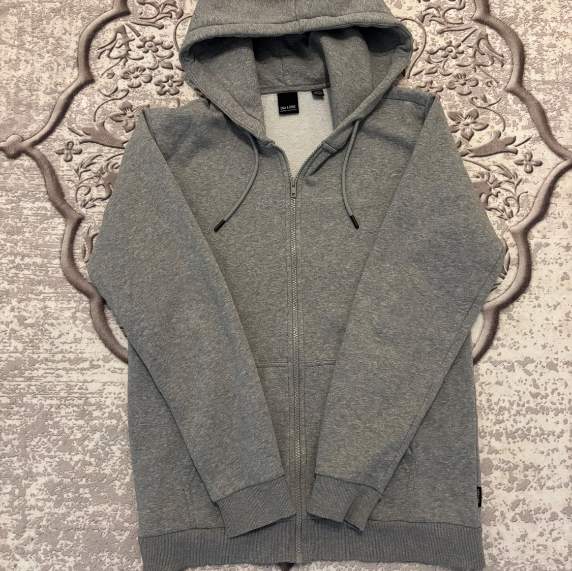 Grå hoodie från Only & Sons