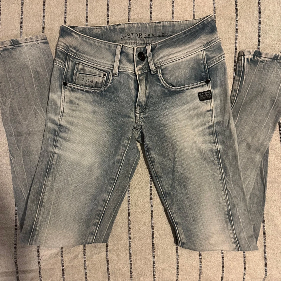 G-Star ljusgråblå jeans med låg midja – strl 24/30 - 1