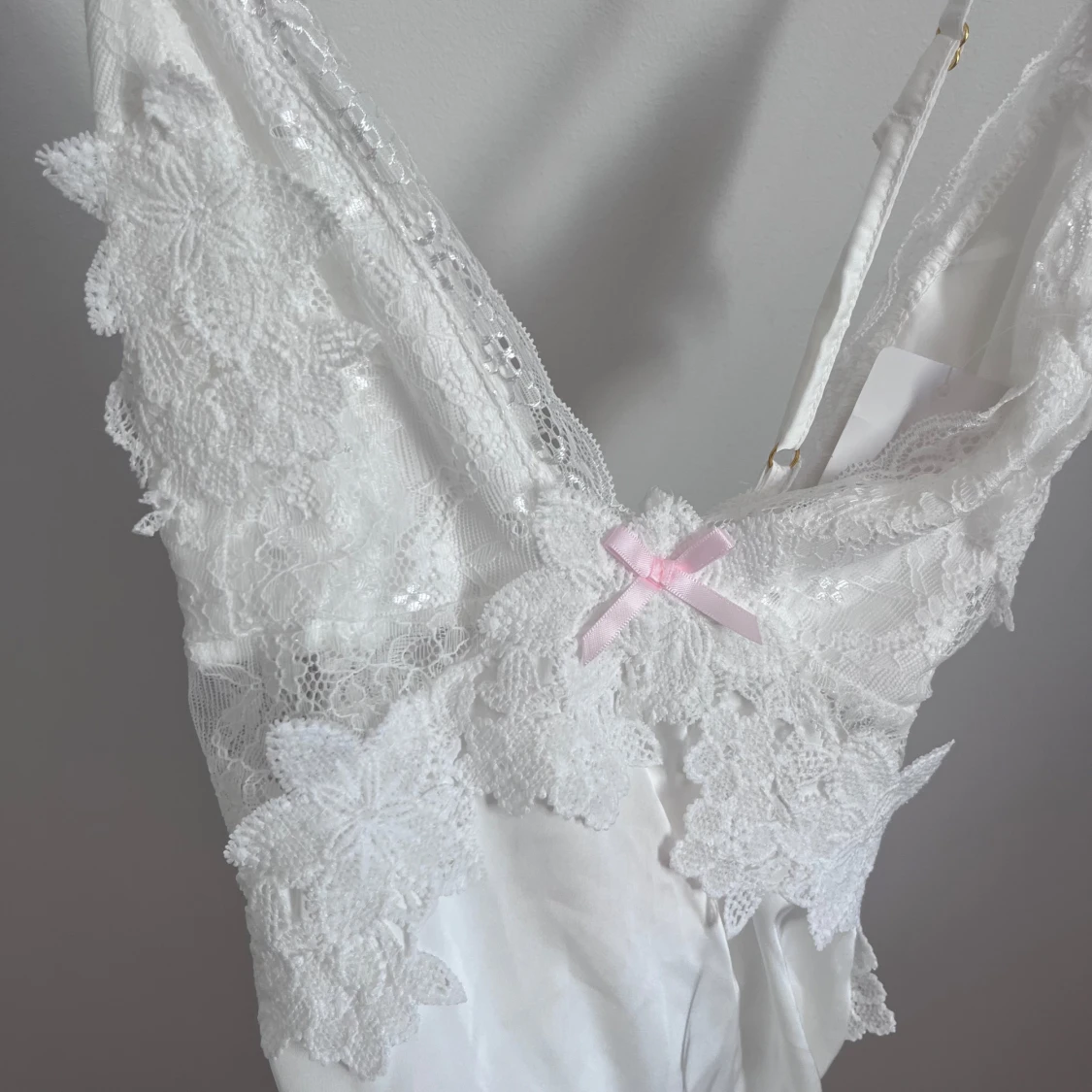 Vit spetsklänning / nattlinne lingerie med rosett - 4