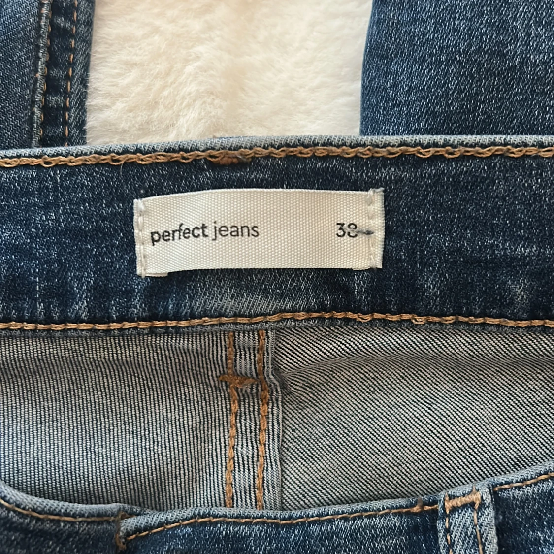 Blå jeans från GinaTricot, storlek 38 - 2