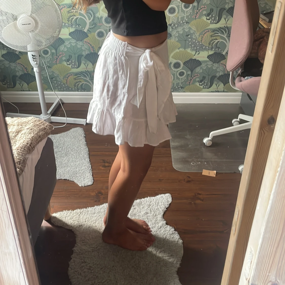 Vit omlottkjol med volang från Stradivarius - 1