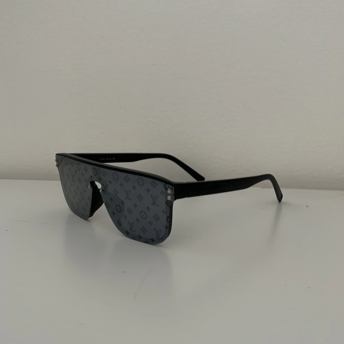 Svarta glasögon - 1