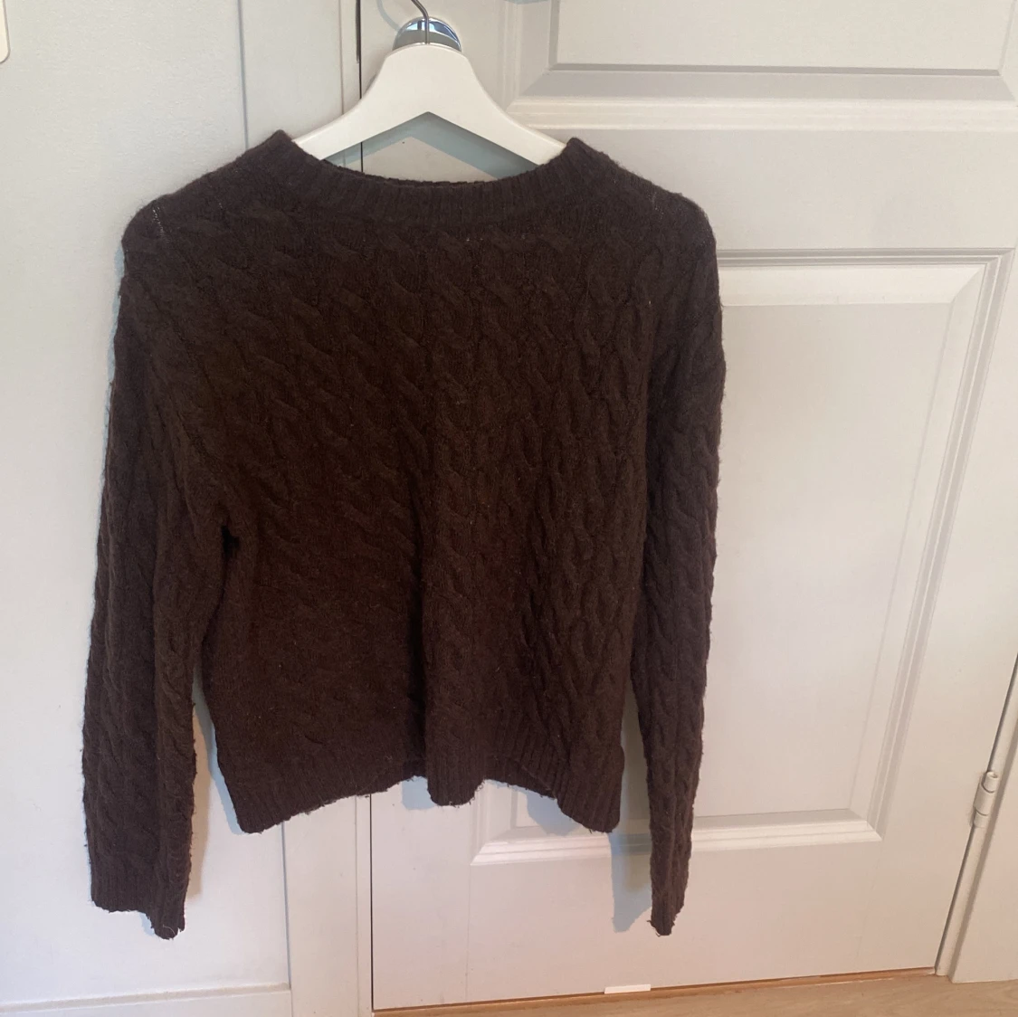 Brun stickad tröja från H&M